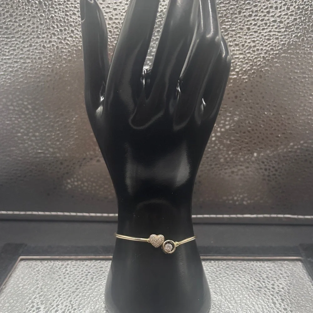 Heart Bracelet Adjustable between our six to a 7 1/2 wrist